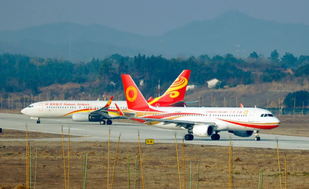 有时飞机的入座率那么低，中国为啥还坚持飞行？这2大原因是关键