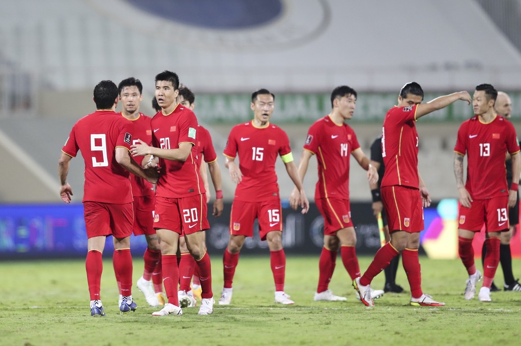 0-1！国足锁定小组倒数第二，避免垫底，越南人超中国队梦想破灭