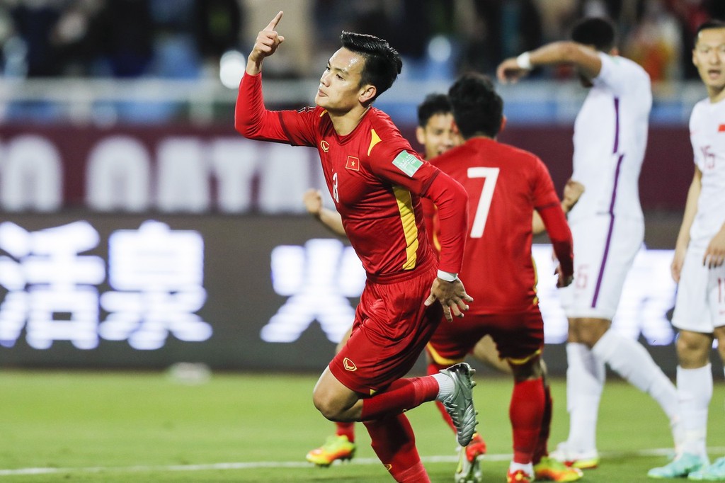 0-1！国足锁定小组倒数第二，避免垫底，越南人超中国队梦想破灭