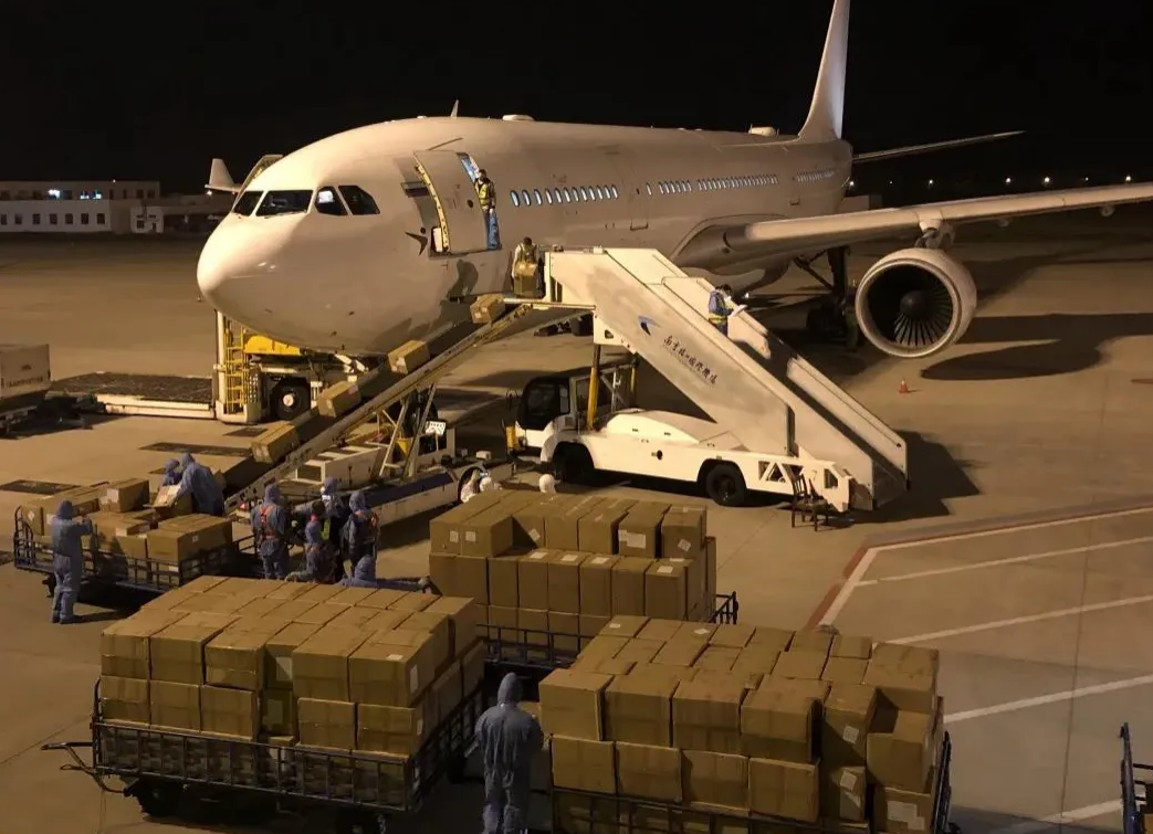 有时飞机的入座率那么低，中国为啥还坚持飞行？这2大原因是关键