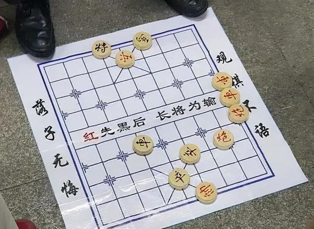 街边“象棋残局”,真的能捡漏?摊主能错无数次,而你只能错一次 街边“象棋残局”,真的能捡漏?摊主能错无数次,而你只能错一次