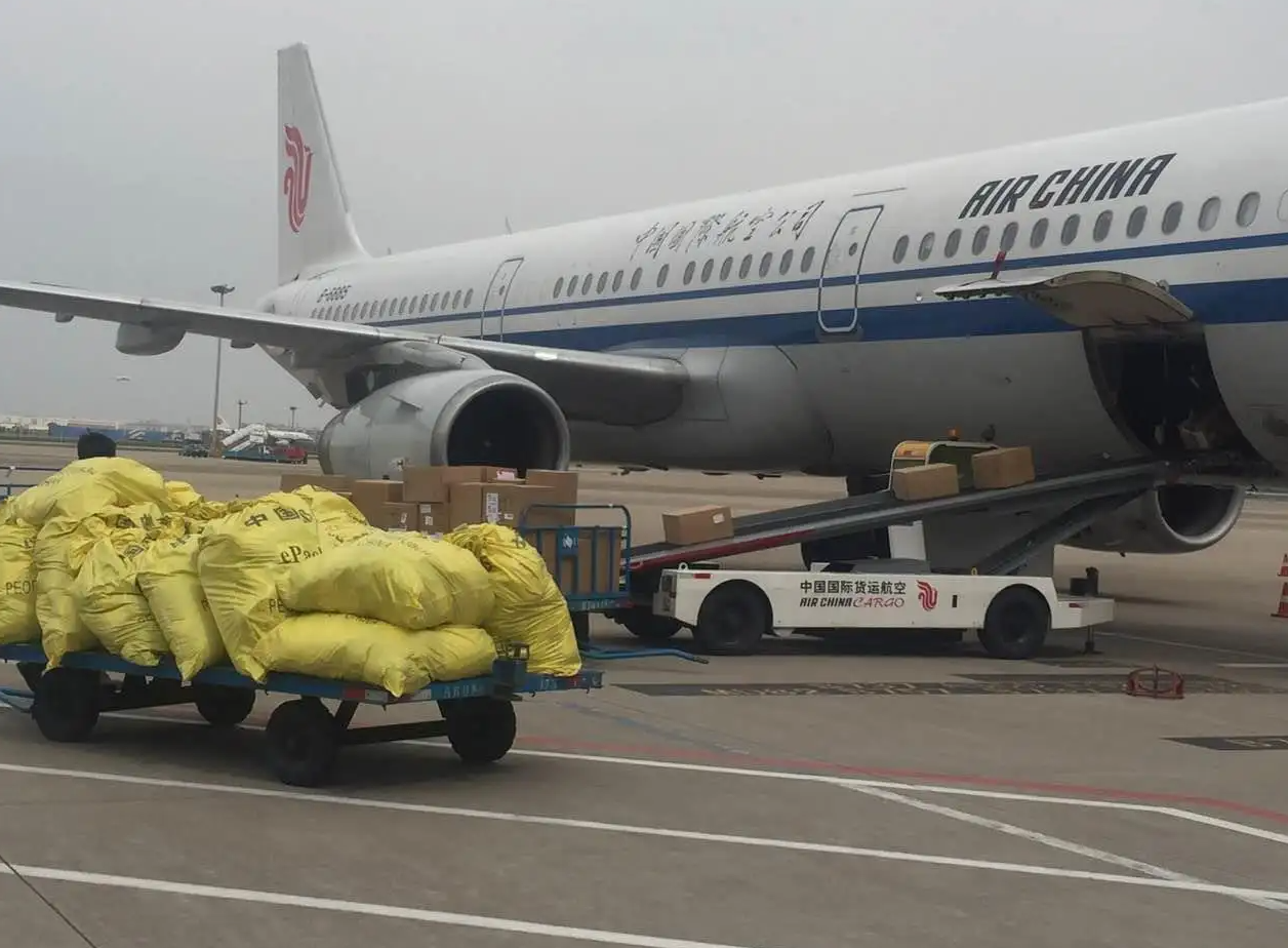 有时飞机的入座率那么低，中国为啥还坚持飞行？这2大原因是关键