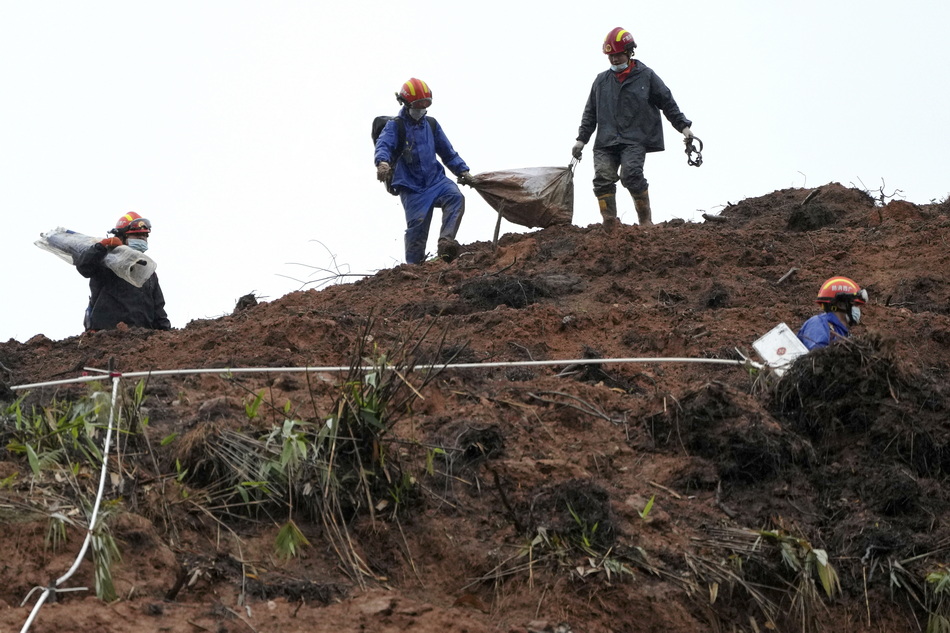 直击搜救第四日:发现遇难者遗物21件,飞机残骸183份休闲区蓝鸢梦想 - Www.slyday.coM 直击搜救第四日:发现遇难者遗物21件,飞机残骸183份休闲区蓝鸢梦想 - Www.slyday.coM