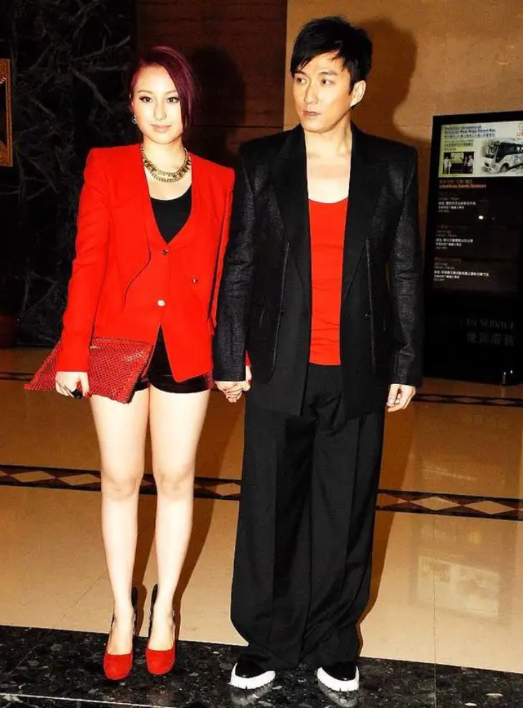 TVB小生也老得快，黄宗泽满脸褶子，林峯出现整容后遗症