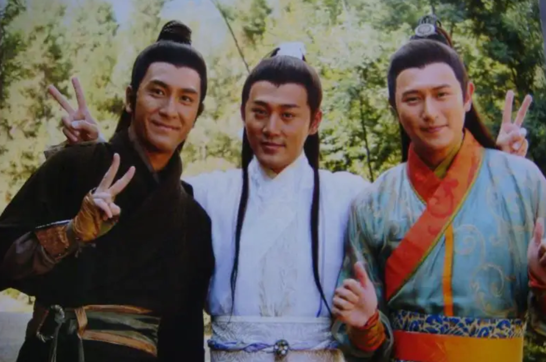 TVB小生也老得快，黄宗泽满脸褶子，林峯出现整容后遗症