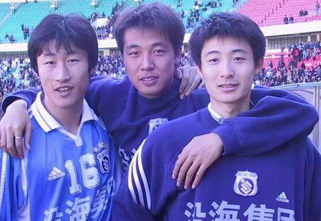 大连足球史上今天：01年实德2-1绝杀泰达，甲A开局3连胜紧追申花