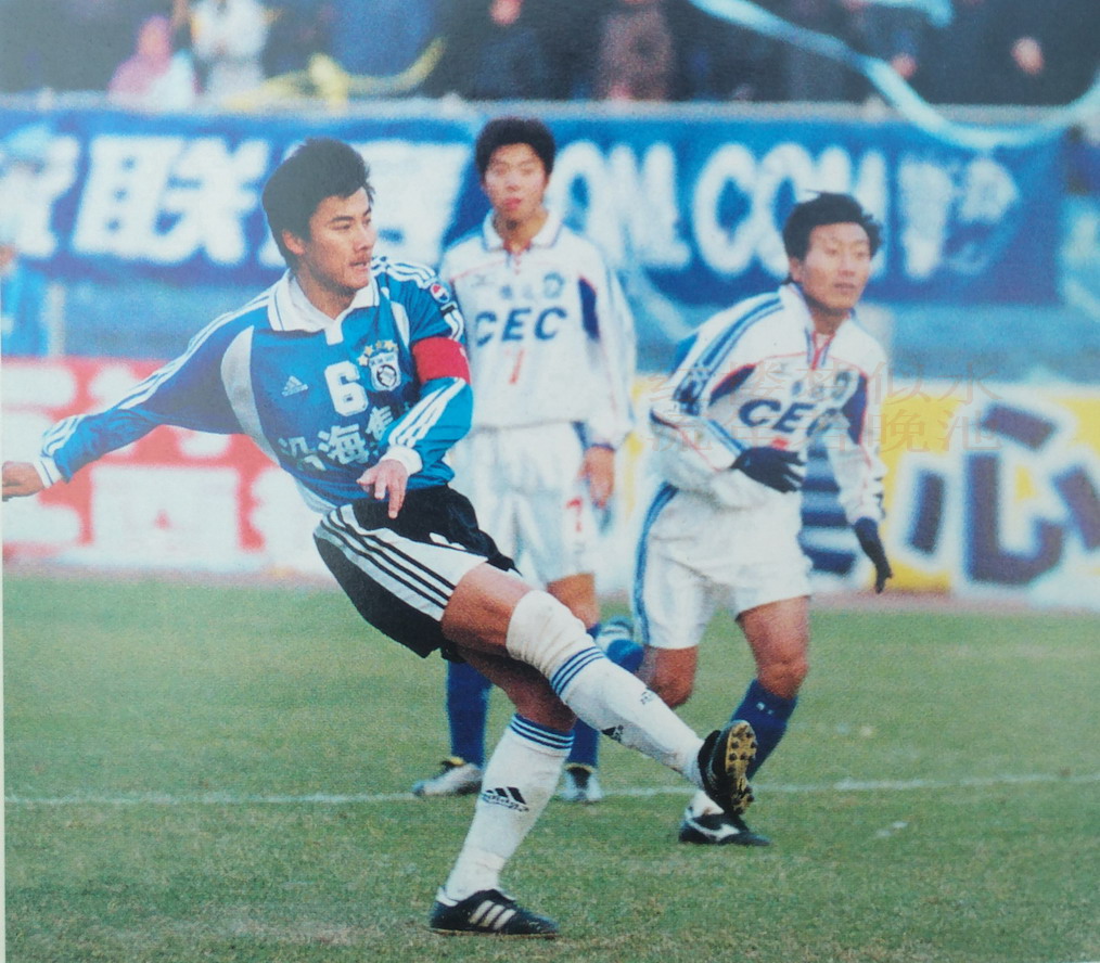 大连足球史上今天：01年实德2-1绝杀泰达，甲A开局3连胜紧追申花