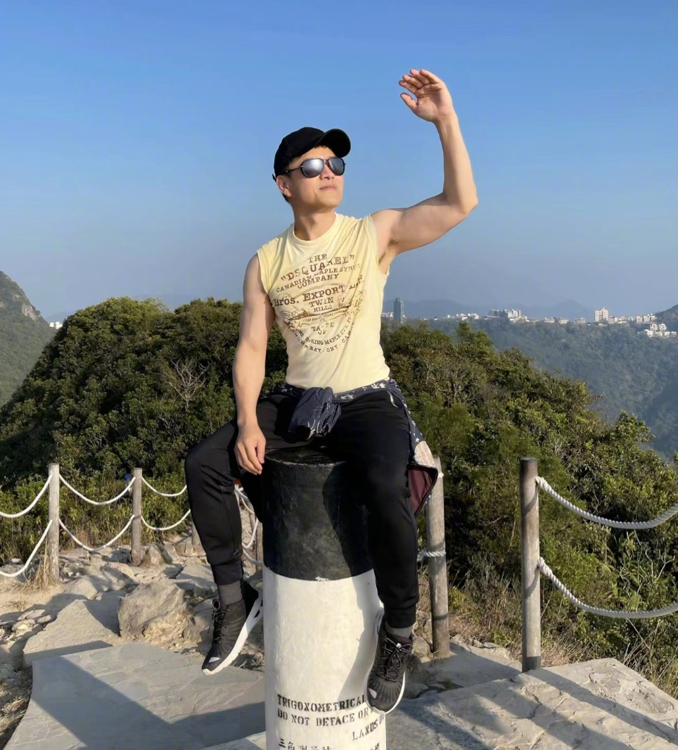 TVB小生也老得快，黄宗泽满脸褶子，林峯出现整容后遗症