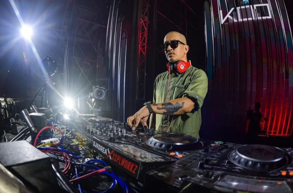 大s结婚17天，8人“登台唱戏”，真正的输家只有2人