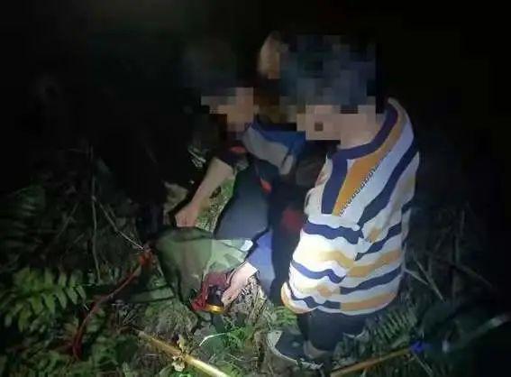 禁渔期非法捕捞?郴州4人被采取刑事强制措施休闲区蓝鸢梦想 - Www.slyday.coM 禁渔期非法捕捞?郴州4人被采取刑事强制措施休闲区蓝鸢梦想 - Www.slyday.coM