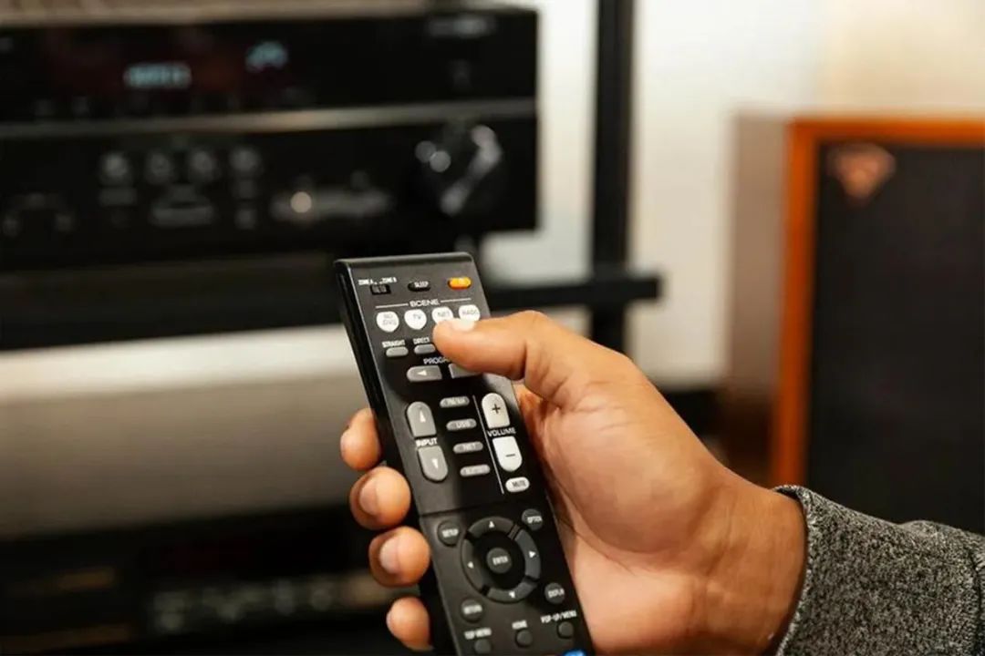 忘拔手机充电器能把家给烧了?确实有可能,但也没必要风声鹤唳休闲区蓝鸢梦想 - Www.slyday.coM 忘拔手机充电器能把家给烧了?确实有可能,但也没必要风声鹤唳休闲区蓝鸢梦想 - Www.slyday.coM