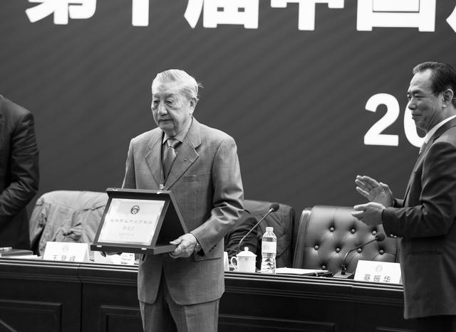 悲痛!中国足球名宿陈成达去世休闲区蓝鸢梦想 - Www.slyday.coM 悲痛!中国足球名宿陈成达去世休闲区蓝鸢梦想 - Www.slyday.coM