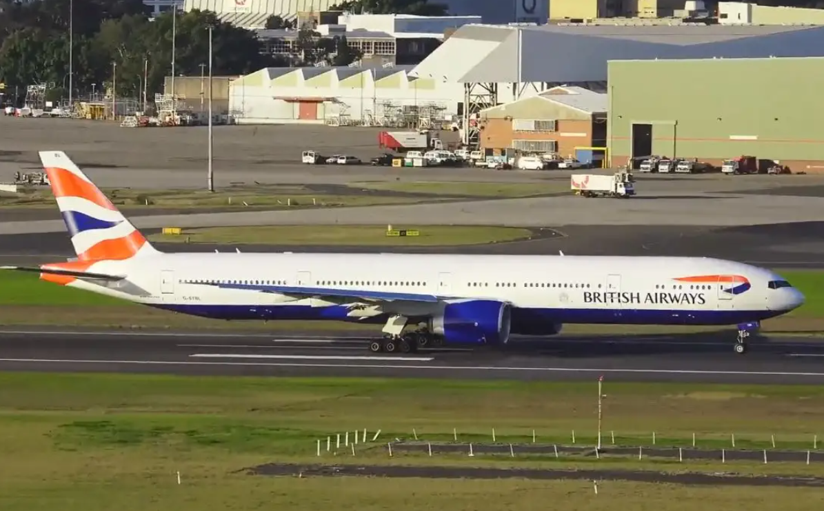 又是波音!机上243人,<a href=