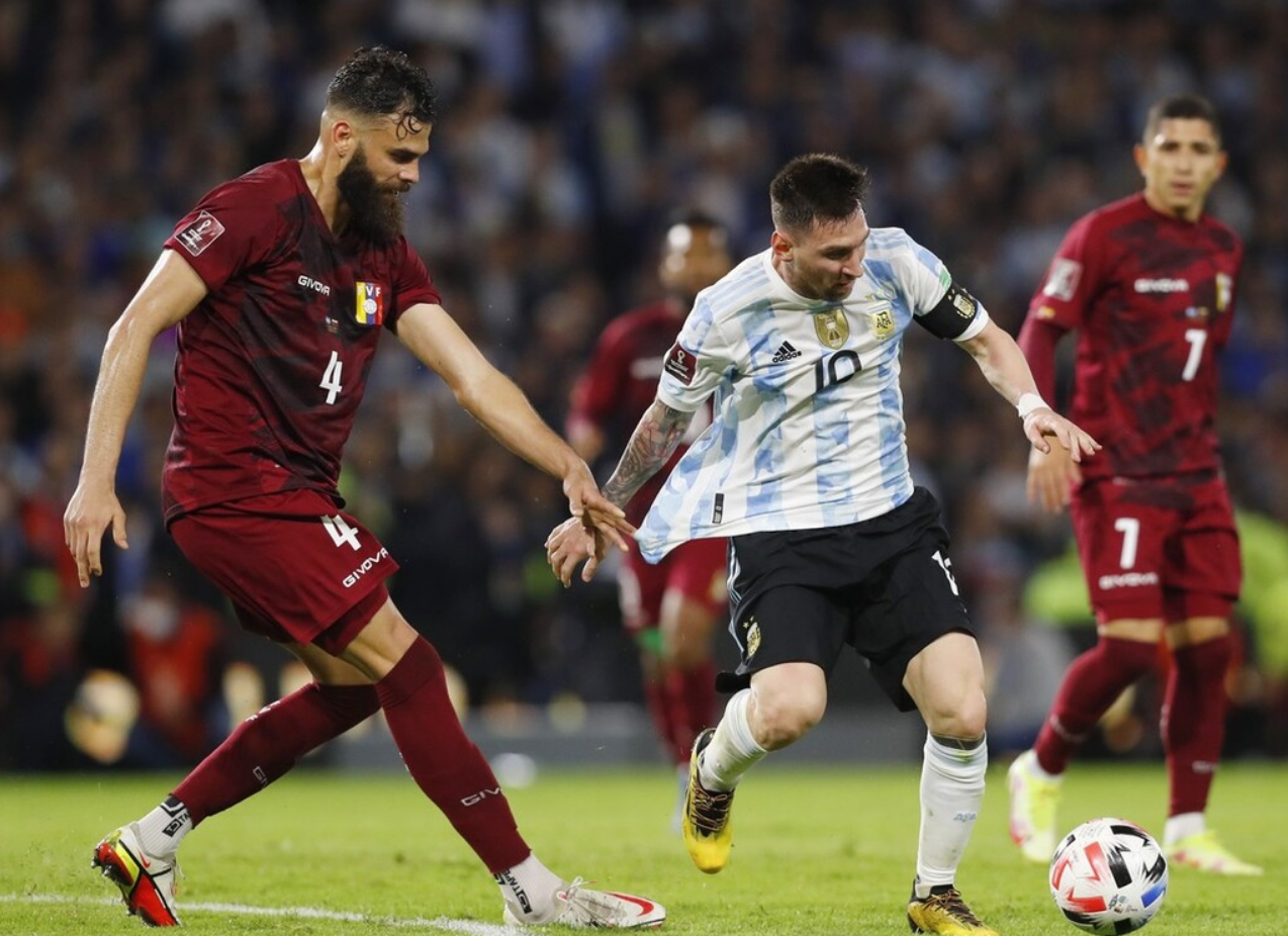 冰火两重天！梅西在大巴黎被球迷嘘，回到国家队球迷高唱赞歌