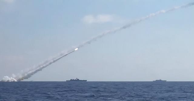 登陆舰被圆点U击沉,俄军报复转瞬即至,口径摧毁乌最大燃料基地休闲区蓝鸢梦想 - Www.slyday.coM 登陆舰被圆点U击沉,俄军报复转瞬即至,口径摧毁乌最大燃料基地休闲区蓝鸢梦想 - Www.slyday.coM