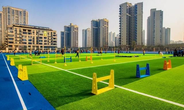 江苏无锡走运了，被投资2亿的学校砸中，占地55亩，预设48个班级休闲区蓝鸢梦想 - Www.slyday.coM