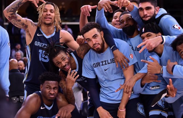 17胜2负！没有莫兰特，灰熊25分大胜雄鹿，胜率已超历史级豪门