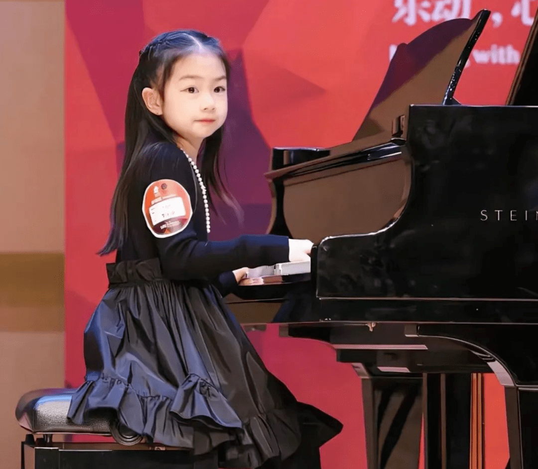 鲜为人知的星二代，个个颜值逆天，却总被父母“藏起来”