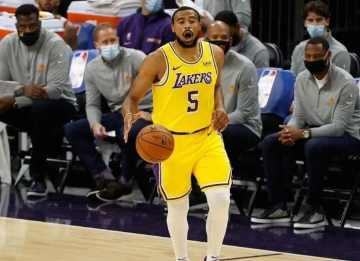 37分12板12助！加盟湖人成拼命三郎，兢兢业业任劳任怨，令人敬佩