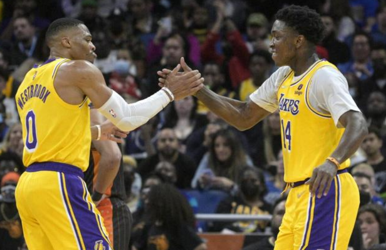 37分12板12助！加盟湖人成拼命三郎，兢兢业业任劳任怨，令人敬佩