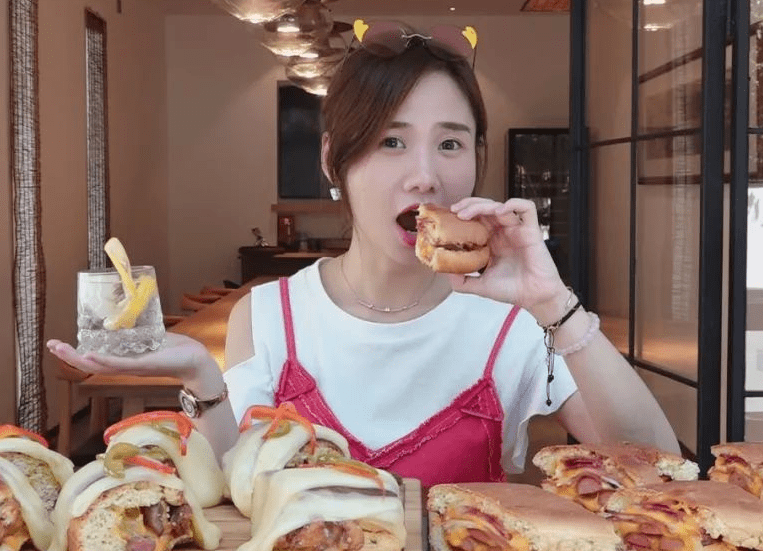 [转载]变性、一年吃死两人、不认爹妈，千万级网红，一个比一个荒唐