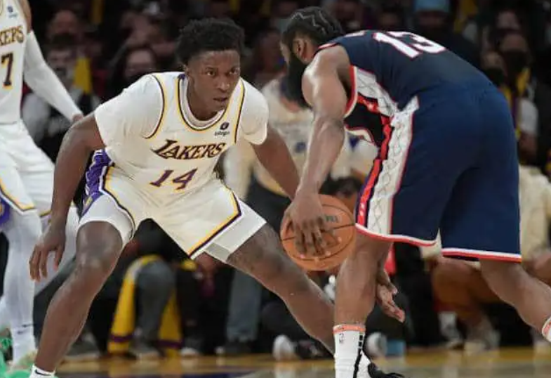 37分12板12助！加盟湖人成拼命三郎，兢兢业业任劳任怨，令人敬佩