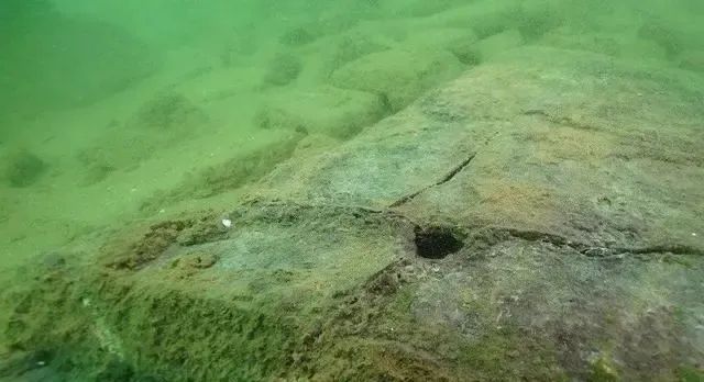 云南抚仙湖水下发现古城有城墙街道和建筑据说航空禁飞水底是