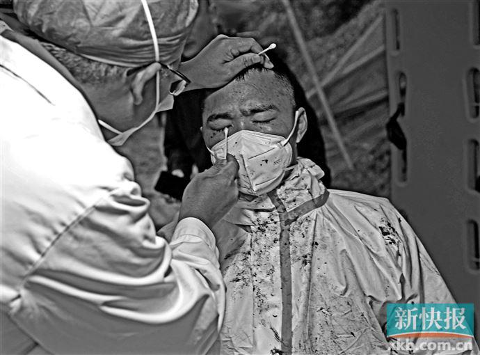 致哀 MU5735航班上132人全部遇难休闲区蓝鸢梦想 - Www.slyday.coM 致哀 MU5735航班上132人全部遇难休闲区蓝鸢梦想 - Www.slyday.coM