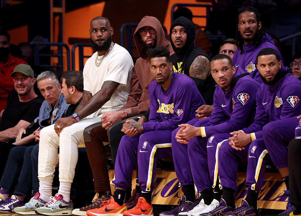 上午7时！央视不转，腾讯直播nba湖人pk鹈鹕，詹姆斯为季后赛死拼