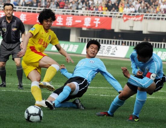 大连足球史上今天:10年梅萨国米卡隆中超首秀破门,实德1-1陕西 大连足球史上今天:10年梅萨国米卡隆中超首秀破门,实德1-1陕西