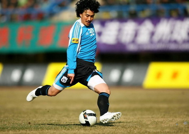 大连足球史上今天:09年安贞焕首秀赵明剑一锤定音!实德1-0建业 大连足球史上今天:09年安贞焕首秀赵明剑一锤定音!实德1-0建业