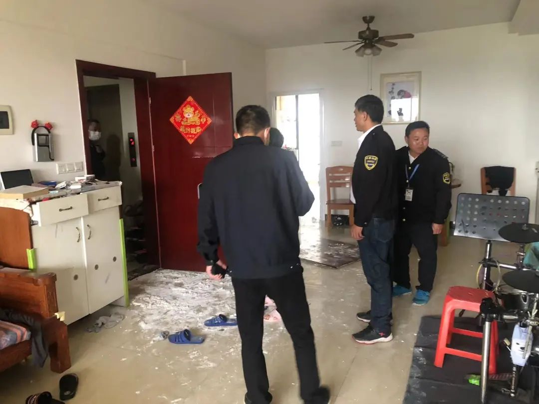 危急!2岁幼童被反锁家中,燃气灶却仍在煮着早点…休闲区蓝鸢梦想 - Www.slyday.coM 危急!2岁幼童被反锁家中,燃气灶却仍在煮着早点…休闲区蓝鸢梦想 - Www.slyday.coM