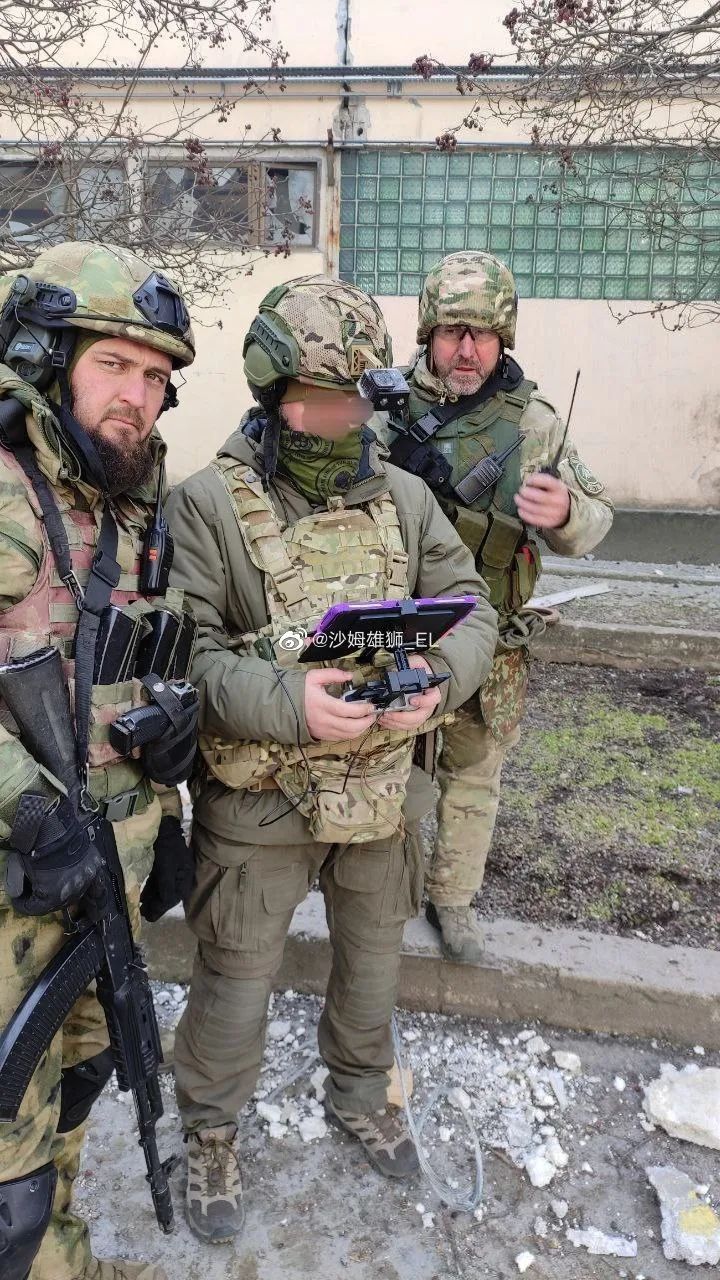 在马里乌波尔地区，使用无人机的车臣武装部队 图源：　社交媒体