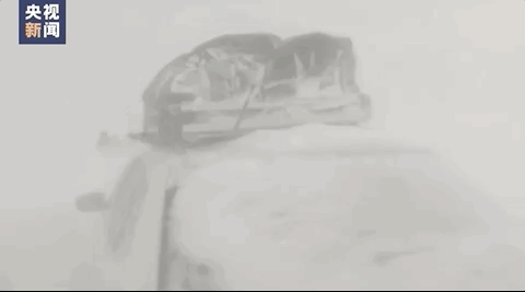 民警在暴雪中救援被困群众,网友:看到这张被冻得通红的脸太心疼了!休闲区蓝鸢梦想 - Www.slyday.coM 民警在暴雪中救援被困群众,网友:看到这张被冻得通红的脸太心疼了!休闲区蓝鸢梦想 - Www.slyday.coM