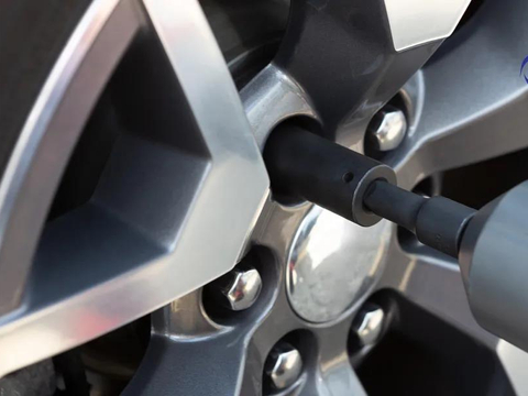 养车侠汽车小知识：五个常见的错误养护方法