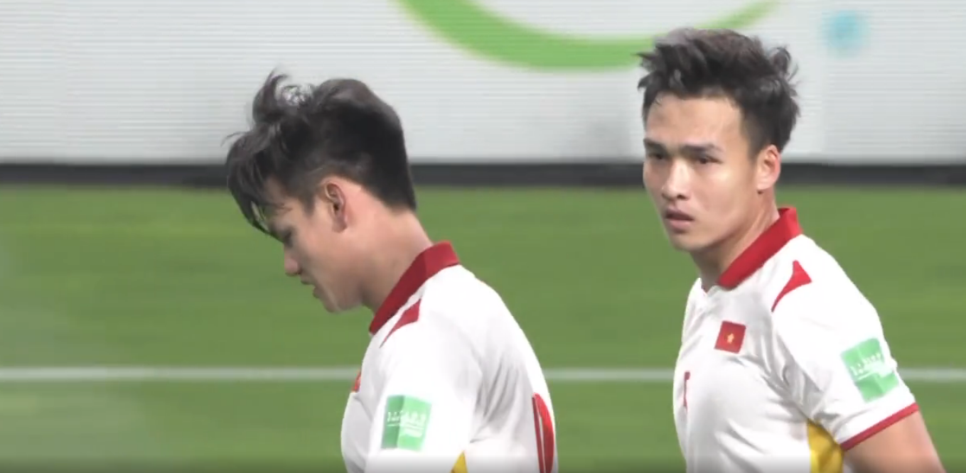 1-0！越南队现“神级换人”，上场1分钟攻破日本球门，创2大纪录