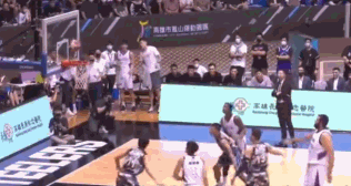 单场30+35！前NBA中锋闪耀亚洲联赛，曾扣碎篮板，绰号<a href=