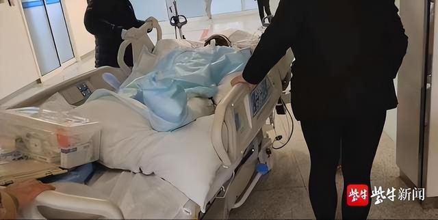 悲痛!南京火灾中丈夫舍身救下的妻子,不幸离世休闲区蓝鸢梦想 - Www.slyday.coM 悲痛!南京火灾中丈夫舍身救下的妻子,不幸离世休闲区蓝鸢梦想 - Www.slyday.coM