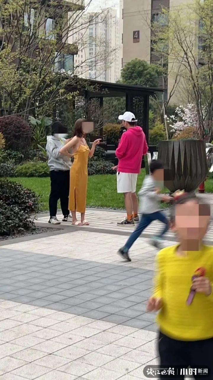 浙江一小区中这幕上热搜!业主急了:女网红们裸背拍照,会不会带坏孩子?休闲区蓝鸢梦想 - Www.slyday.coM 浙江一小区中这幕上热搜!业主急了:女网红们裸背拍照,会不会带坏孩子?休闲区蓝鸢梦想 - Www.slyday.coM