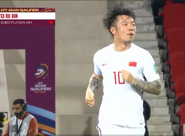 0-1到0-2！李霄鹏换3人没用，国足10场丢19球，丢球数追平越南