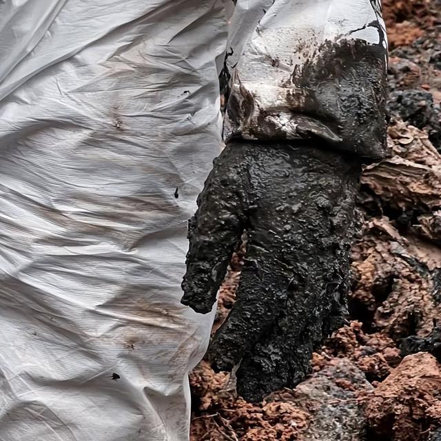 一名消防员在“3·21”东航飞行事故处置现场的日记休闲区蓝鸢梦想 - Www.slyday.coM 一名消防员在“3·21”东航飞行事故处置现场的日记休闲区蓝鸢梦想 - Www.slyday.coM