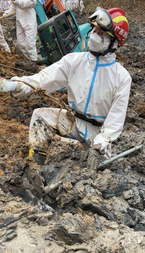 一名消防员在“3·21”东航飞行事故处置现场的日记休闲区蓝鸢梦想 - Www.slyday.coM 一名消防员在“3·21”东航飞行事故处置现场的日记休闲区蓝鸢梦想 - Www.slyday.coM