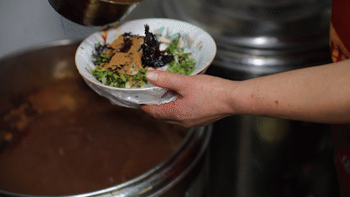 老西安的味道!20多年口碑米线老店!一代人的青春回忆!休闲区蓝鸢梦想 - Www.slyday.coM 老西安的味道!20多年口碑米线老店!一代人的青春回忆!休闲区蓝鸢梦想 - Www.slyday.coM