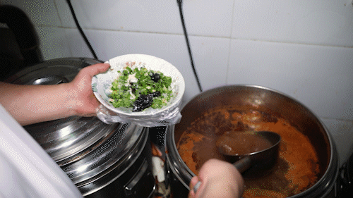 老西安的味道!20多年口碑米线老店!一代人的青春回忆!休闲区蓝鸢梦想 - Www.slyday.coM 老西安的味道!20多年口碑米线老店!一代人的青春回忆!休闲区蓝鸢梦想 - Www.slyday.coM