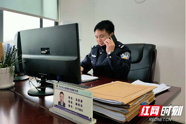 “我爸爸有一个坏手机,打电话老是没人接”休闲区蓝鸢梦想 - Www.slyday.coM “我爸爸有一个坏手机,打电话老是没人接”休闲区蓝鸢梦想 - Www.slyday.coM