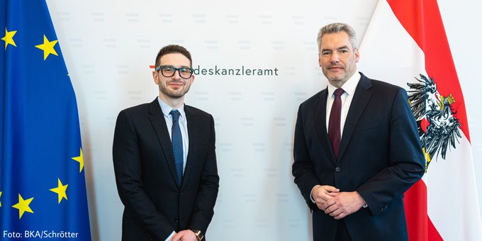 奥地利总理卡尔·内哈默（右） 图源：内哈默推特
