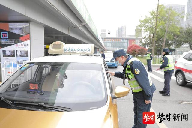 镇江开展市区出租车疫情防控专项检查|口罩|镇江市|出租车_新浪新闻