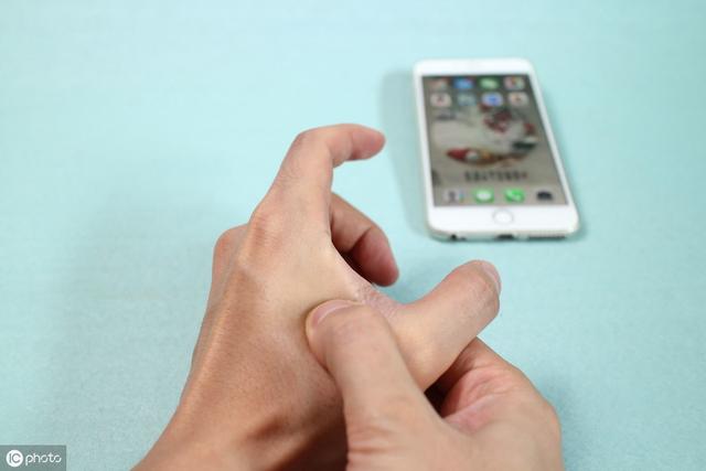 你的手部过度劳累了吗?1个动作自检腱鞘炎,常玩手机的人要注意休闲区蓝鸢梦想 - Www.slyday.coM 你的手部过度劳累了吗?1个动作自检腱鞘炎,常玩手机的人要注意休闲区蓝鸢梦想 - Www.slyday.coM