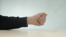 你的手部过度劳累了吗?1个动作自检腱鞘炎,常玩手机的人要注意休闲区蓝鸢梦想 - Www.slyday.coM 你的手部过度劳累了吗?1个动作自检腱鞘炎,常玩手机的人要注意休闲区蓝鸢梦想 - Www.slyday.coM