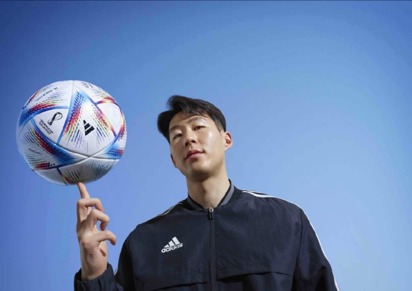 孙兴慜展示世界杯用球！<a href=